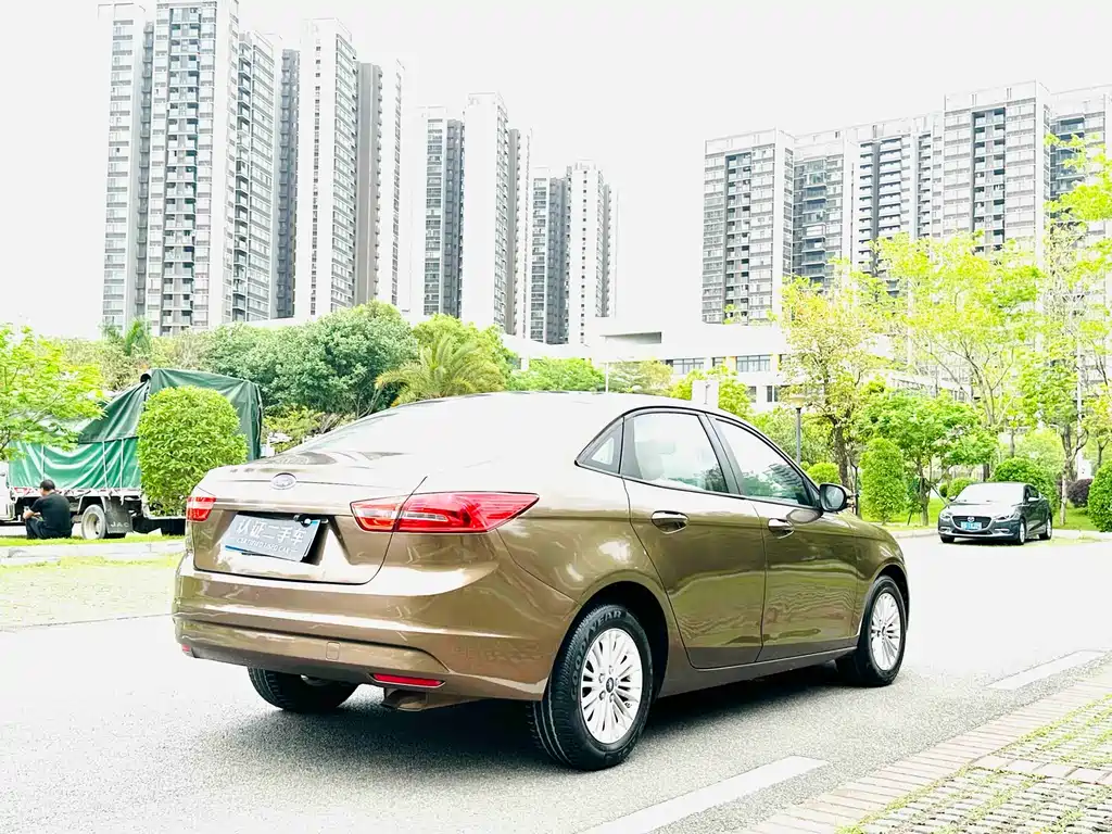 Escort 1.5 L Auto Comfort