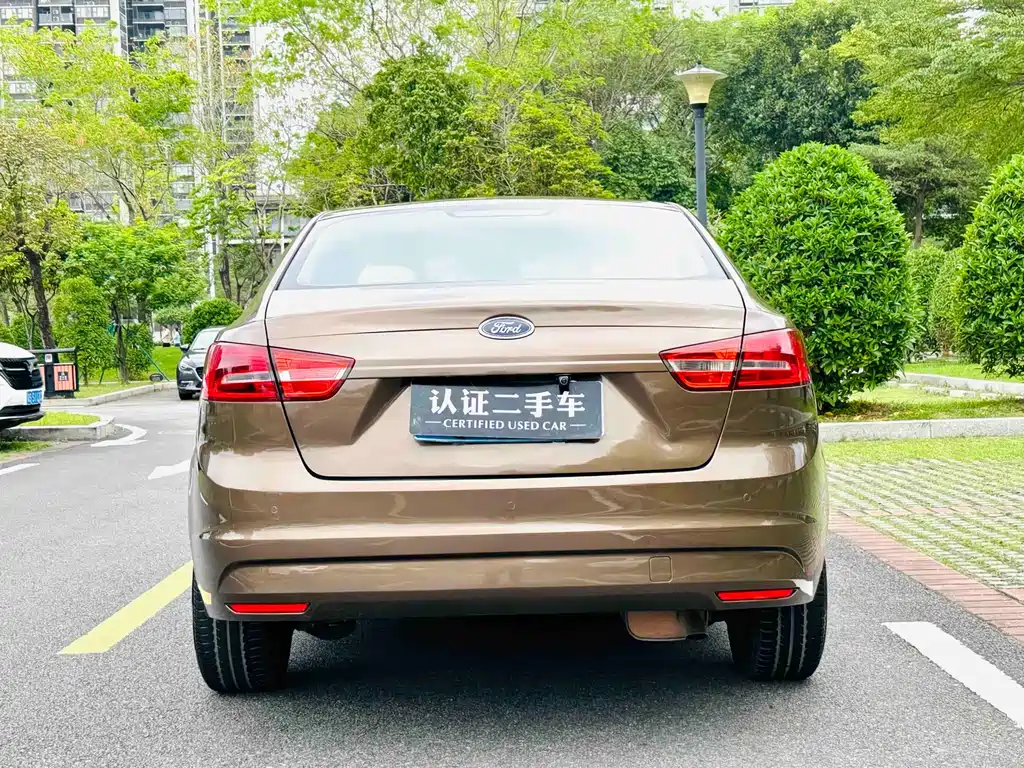 Escort 1.5 L Auto Comfort