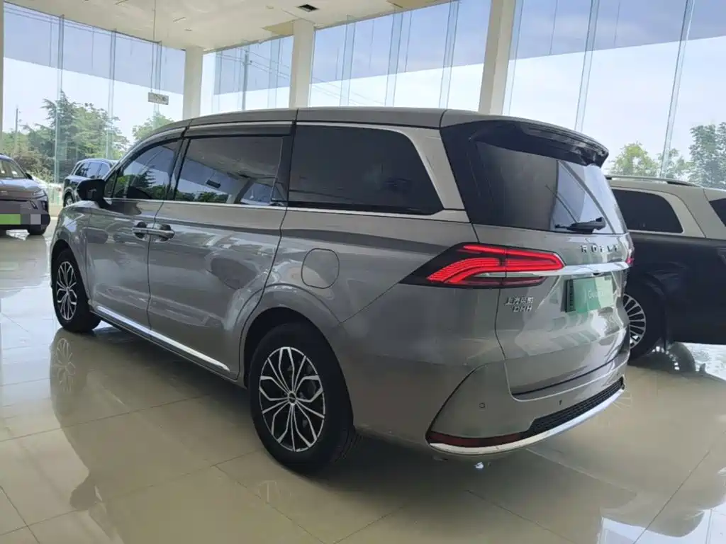 Roewe iMAX8 NEV 荣威iMAX8新能源 2025款 1.5 T DMH 陆尊至享版