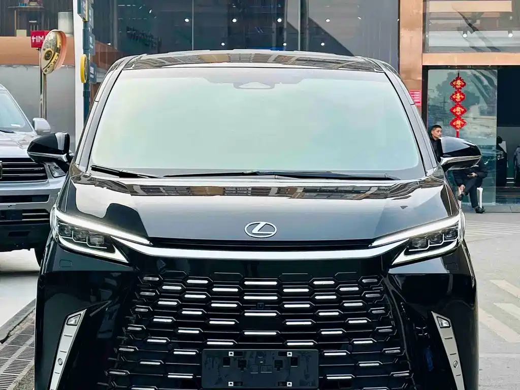 Lexus LM 500 h 6-seat Supreme
