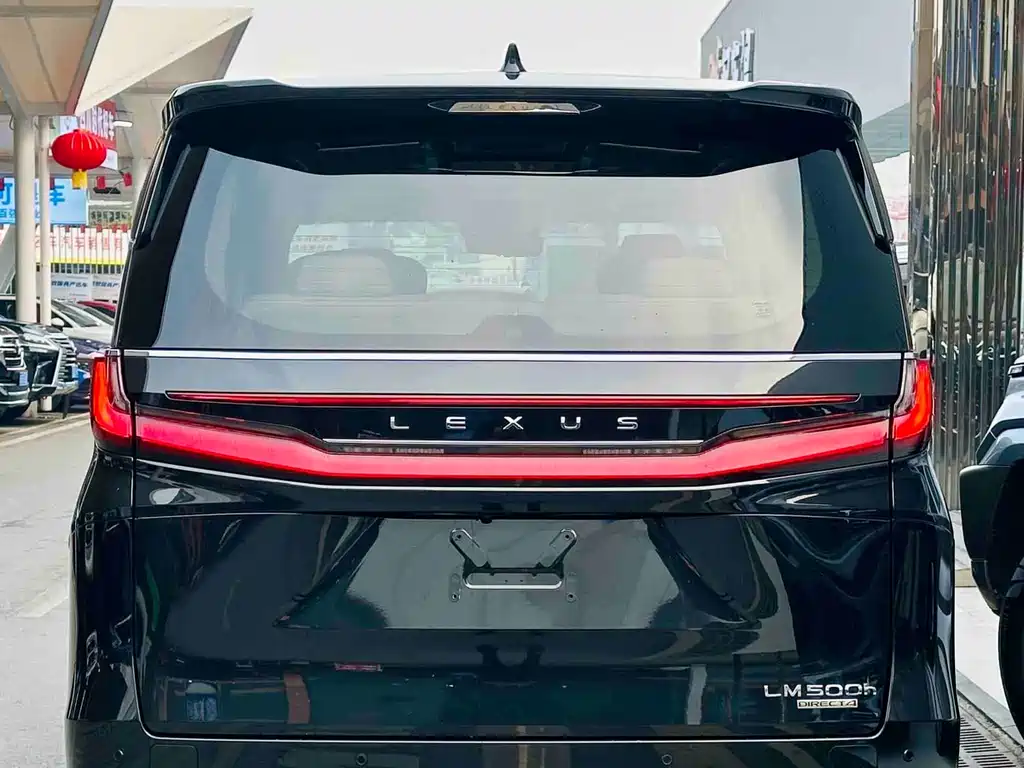 Lexus LM 500 h 6-seat Supreme
