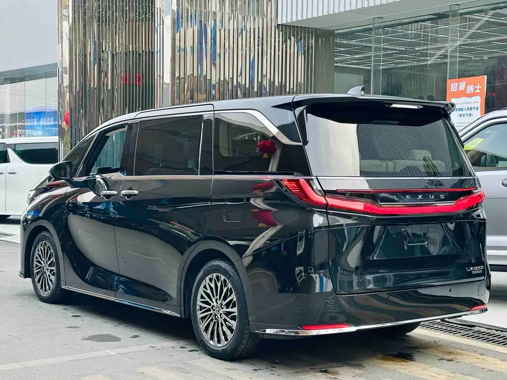 Lexus LM 500 h 6-seat Supreme