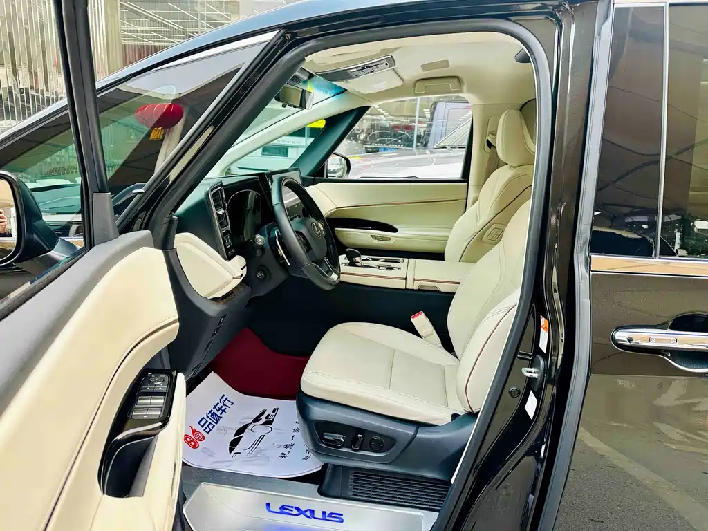 Lexus LM 500 h 6-seat Supreme