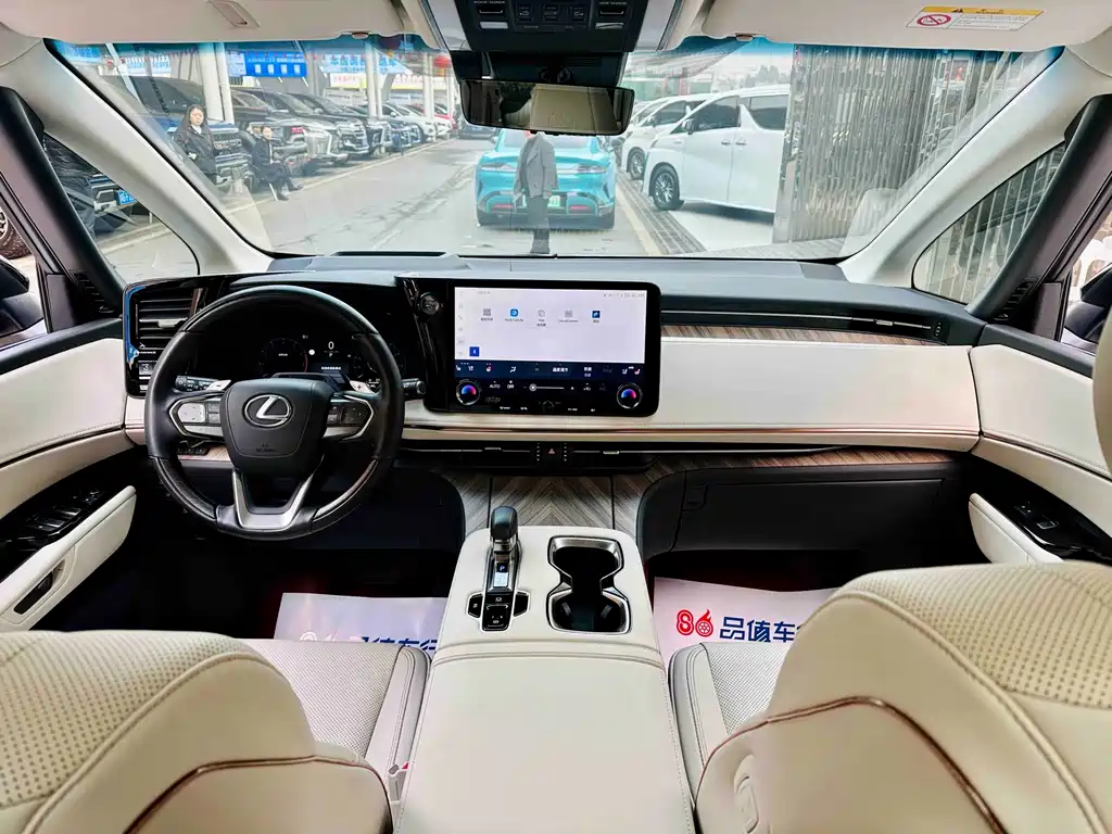 Lexus LM 500 h 6-seat Supreme