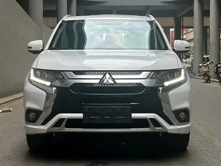 Mitsubishi Outlander 2.4 L 4 WD Enjoyment 7-seat