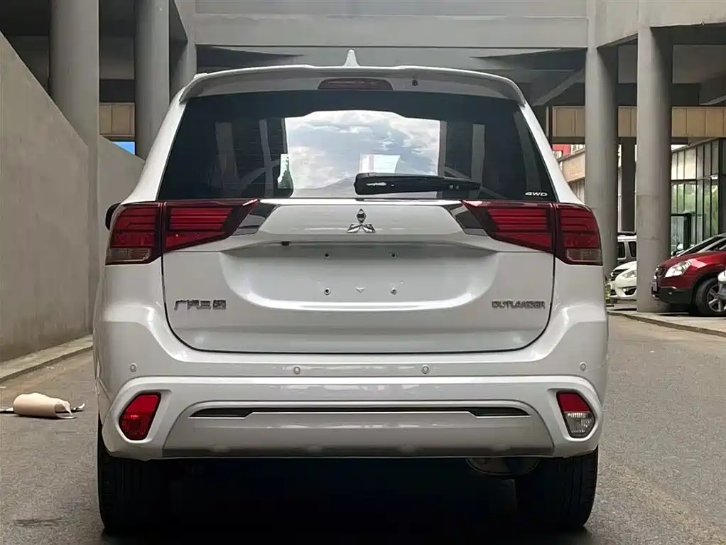 Outlander 2.4 L 4 WD Enjoyment 7-seat