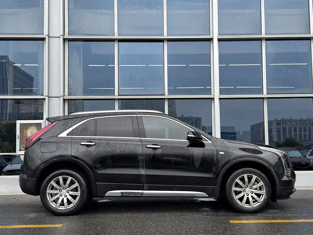 Cadillac XT4 28 T 2 WD Luxury