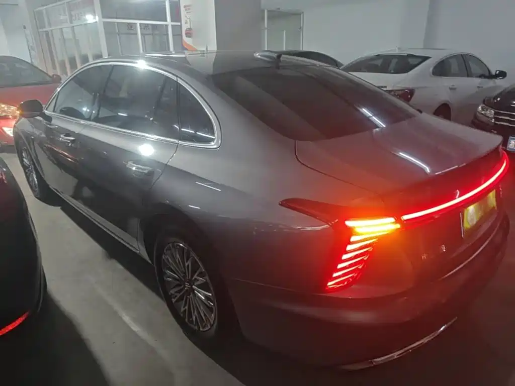 Hongqi H5 1.5 T DCT Connected Flagship Charm