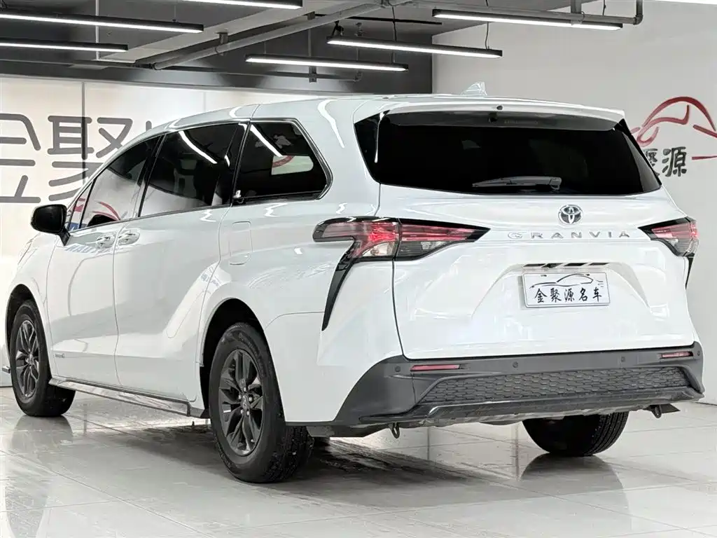 Granvia 2.5 L Hybrid Comfort