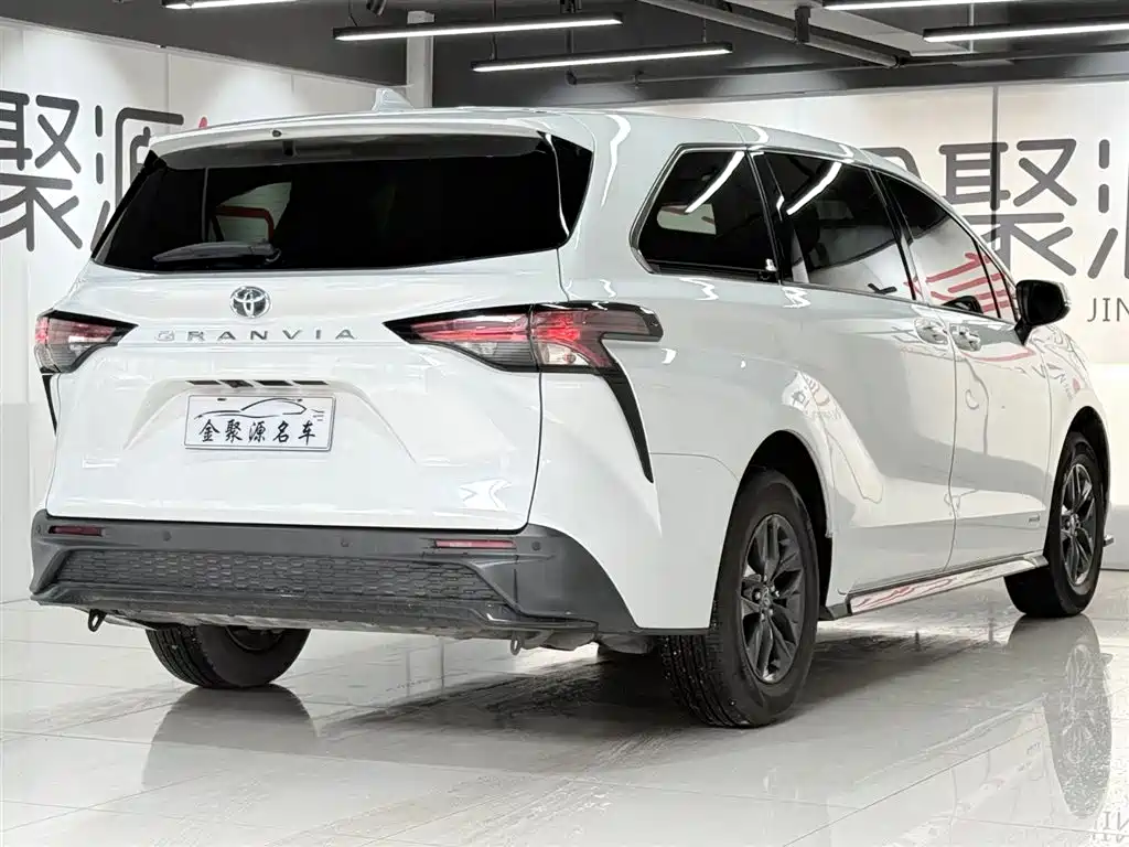 Granvia 2.5 L Hybrid Comfort