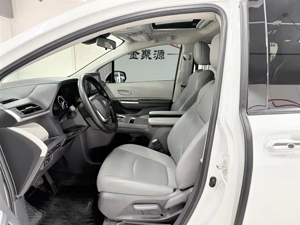 Granvia 2.5 L Hybrid Comfort