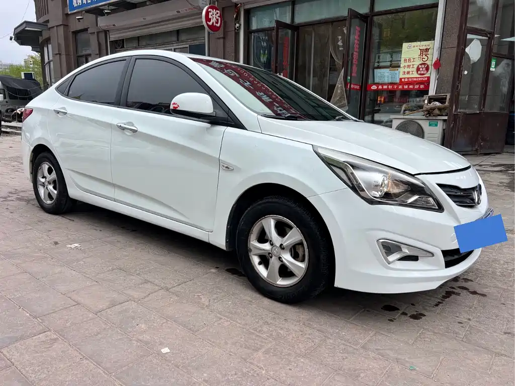 Accent 1.4 L Auto Leading GLX