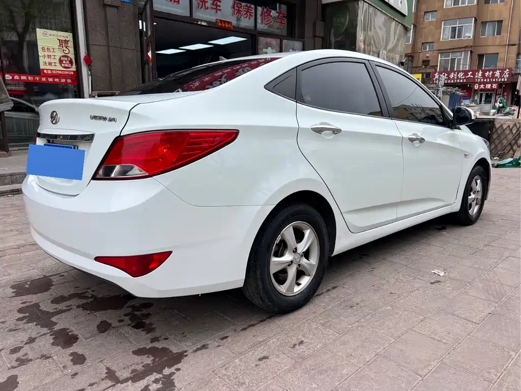 Accent 1.4 L Auto Leading GLX