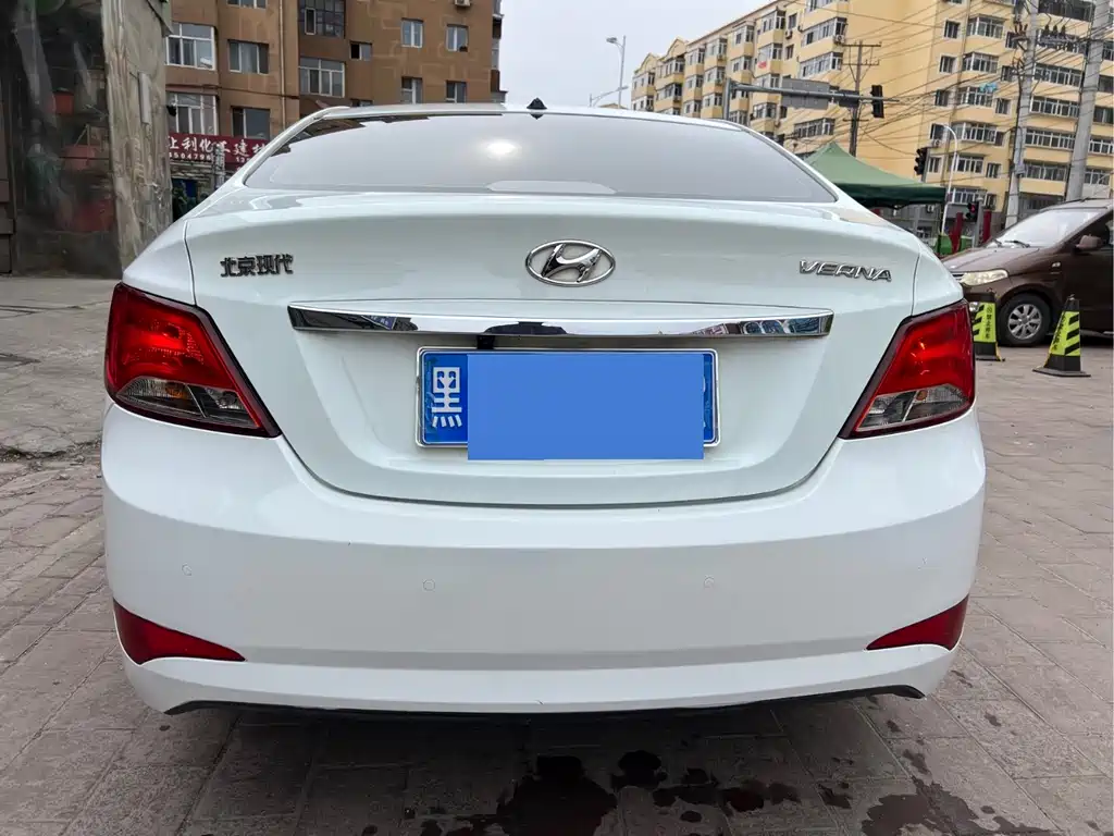 Accent 1.4 L Auto Leading GLX