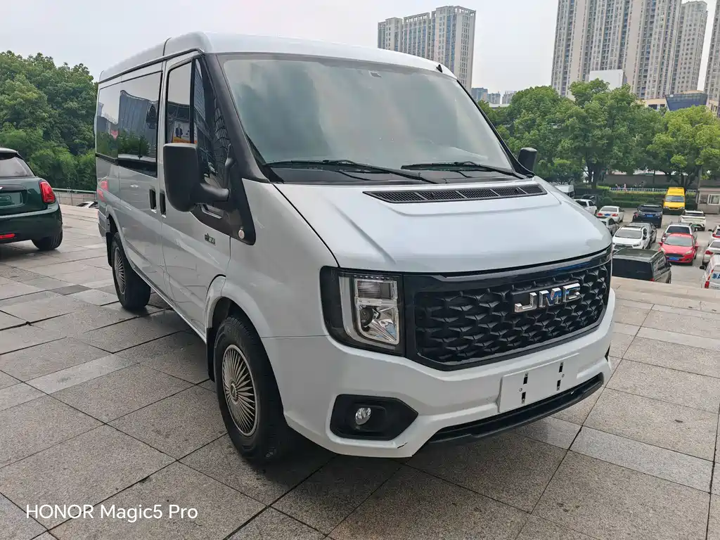 JMC Fushun 2.0 T Manual SWB Low Roof Commercial Multi-purpose Passenger 6-seat Dual Tailgate