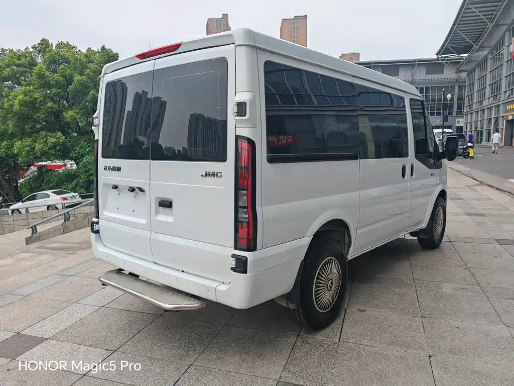 JMC Fushun 2.0 T Manual SWB Low Roof Commercial Multi-purpose Passenger 6-seat Dual Tailgate