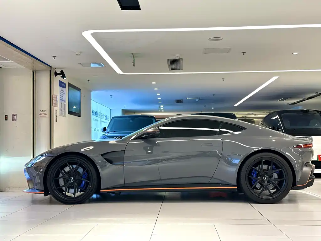 V8 Vantage 4.0 T V8 Coupe
