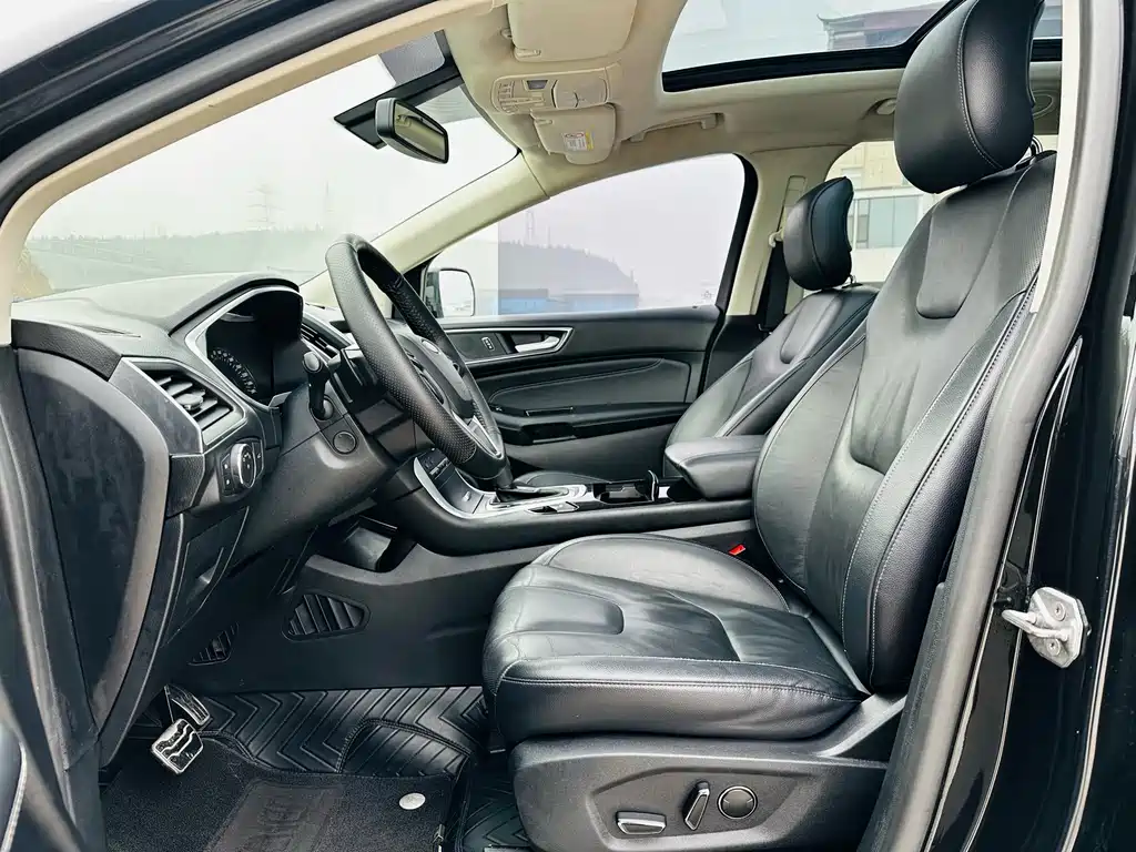 Edge EcoBoost 245 4 WD Supreme Sharp 7-seat