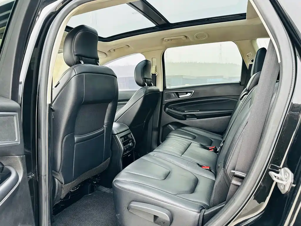 Edge EcoBoost 245 4 WD Supreme Sharp 7-seat