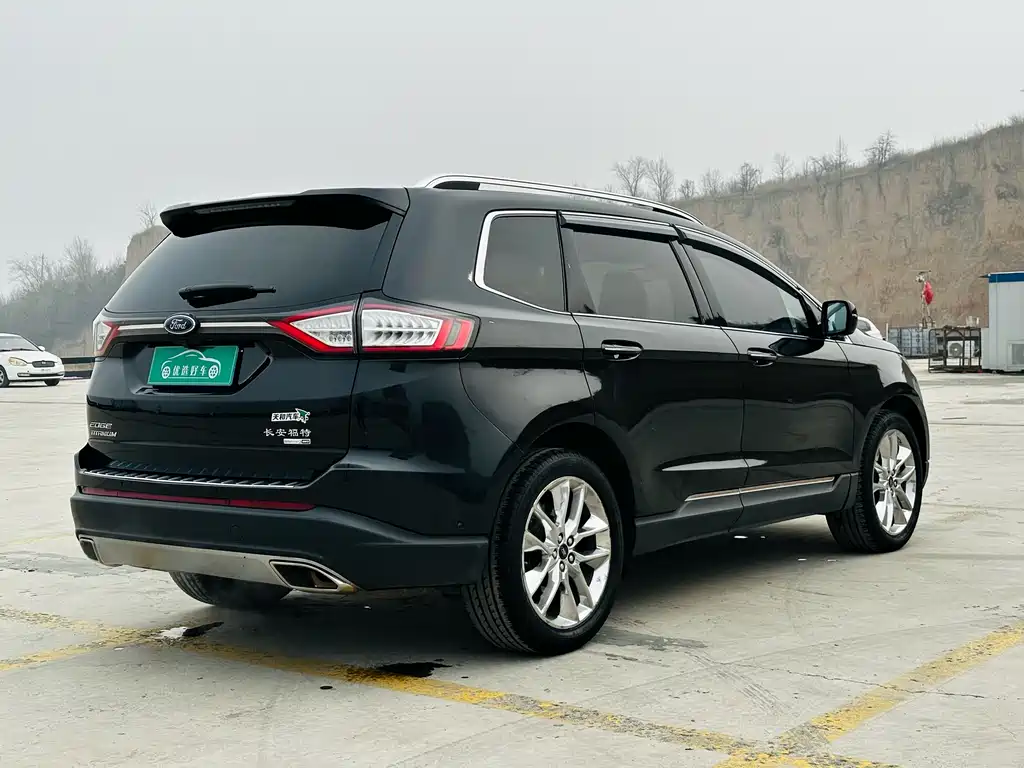 Edge EcoBoost 245 4 WD Supreme Sharp 7-seat