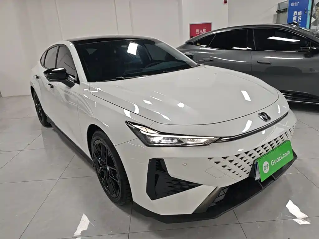 Changan UNI-V 1.5 T Distinguished