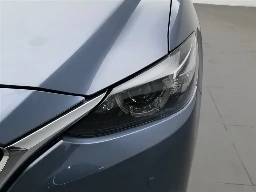Atenza 2.0 L Blue Sky Luxury