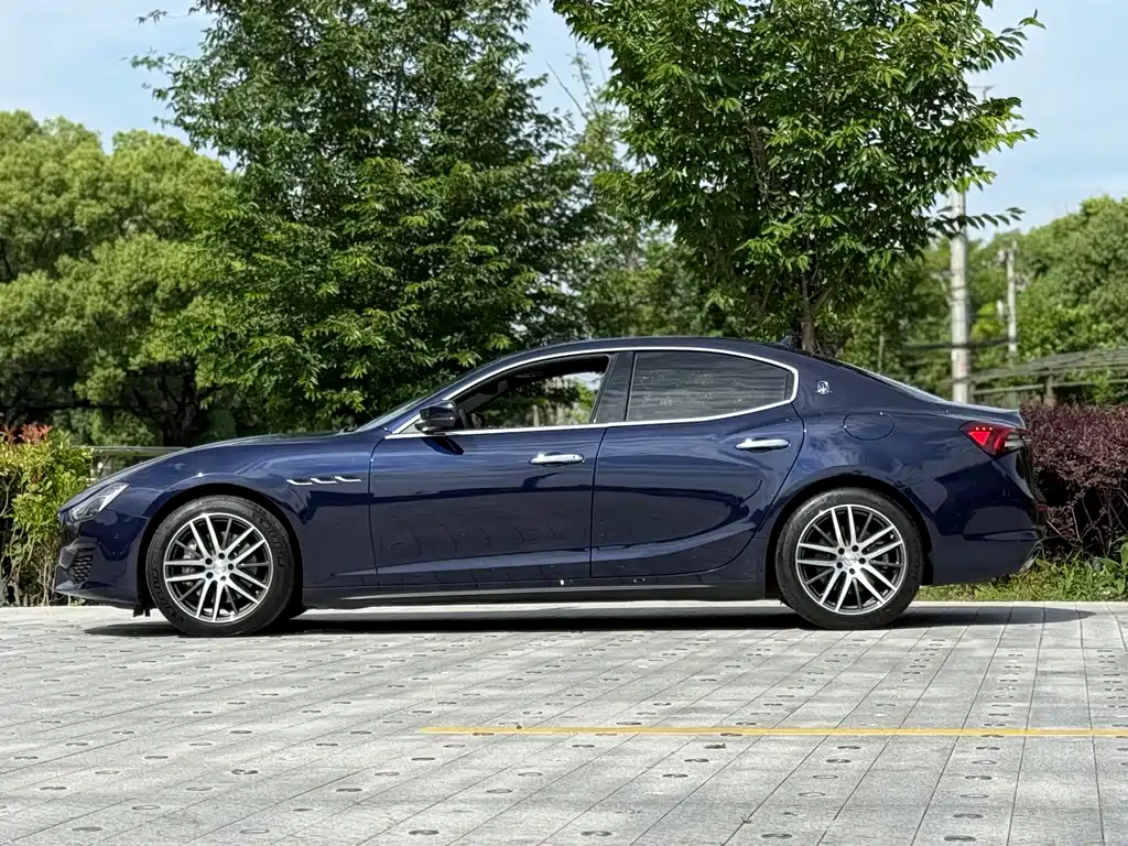 Ghibli 3.0 T Standard CN-V