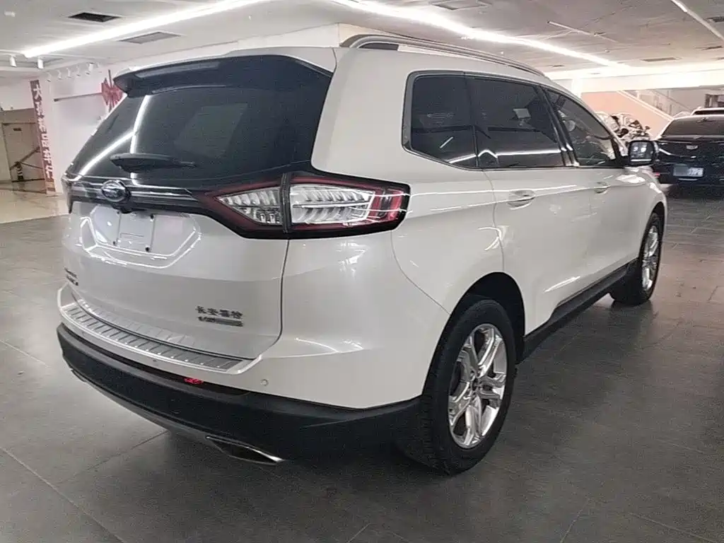 Edge EcoBoost 245 2 WD Grand Sharp 7-seat CN-V