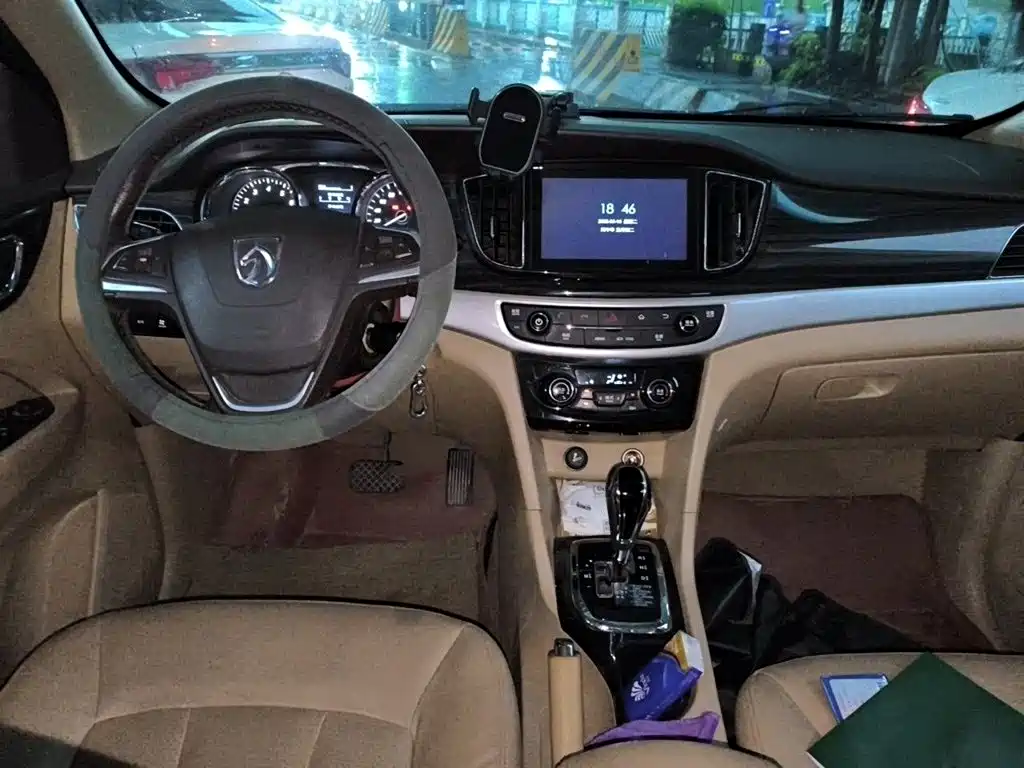Baojun 730 1.8 L iAMT Luxury 7-seat