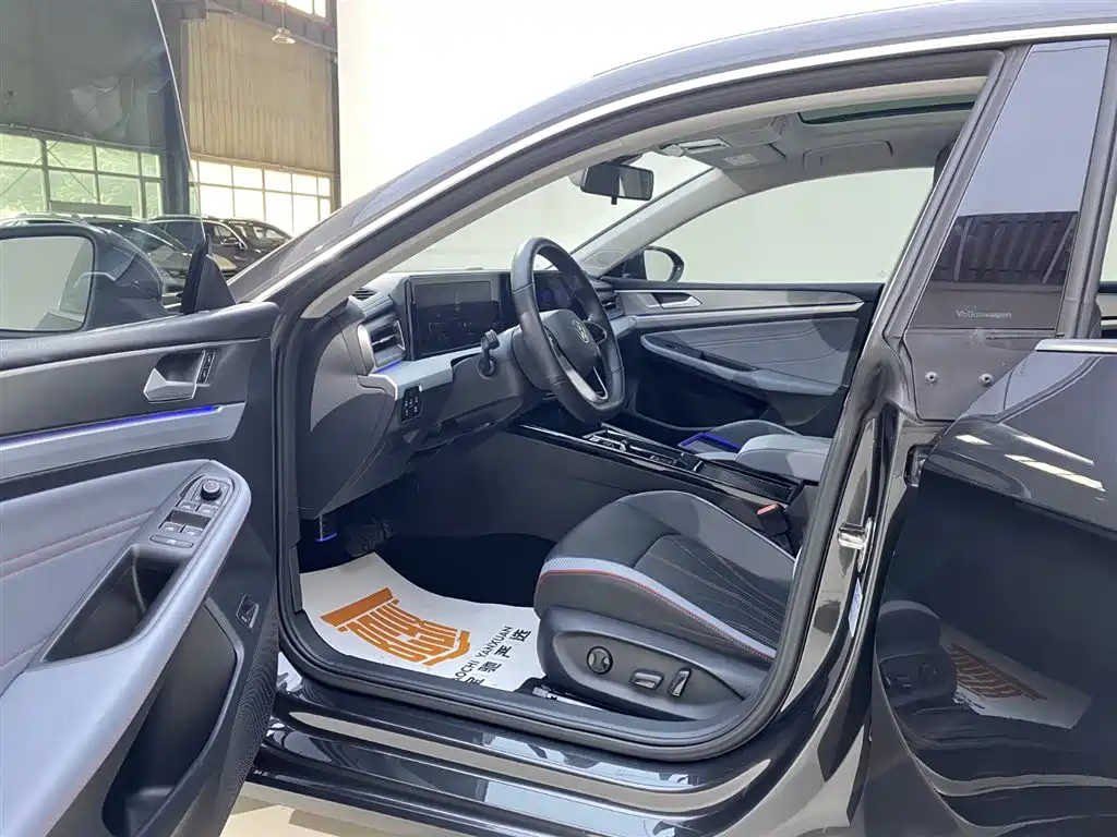 Lamando Lamando L 280 TSI DSG Spicy Cool