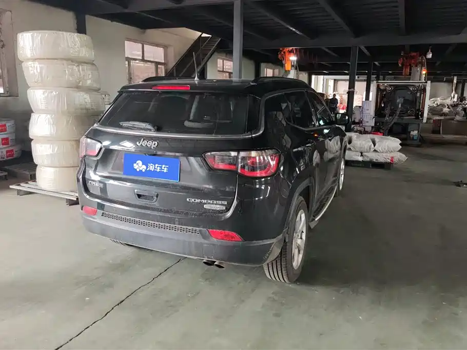 Compass 200 T Auto Home Enjoyment - Connected Large Screen