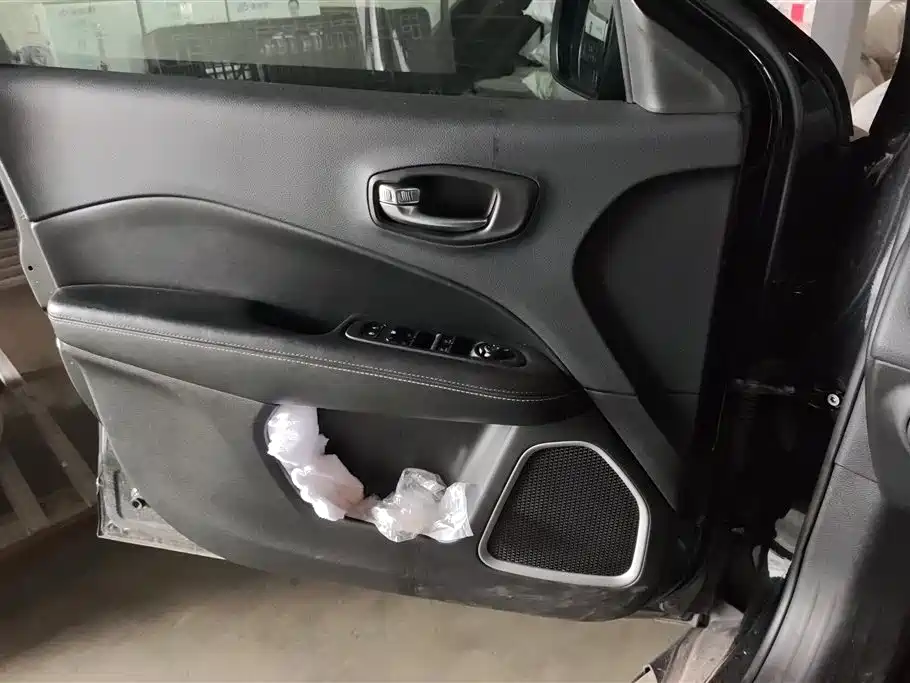 Compass 200 T Auto Home Enjoyment - Connected Large Screen