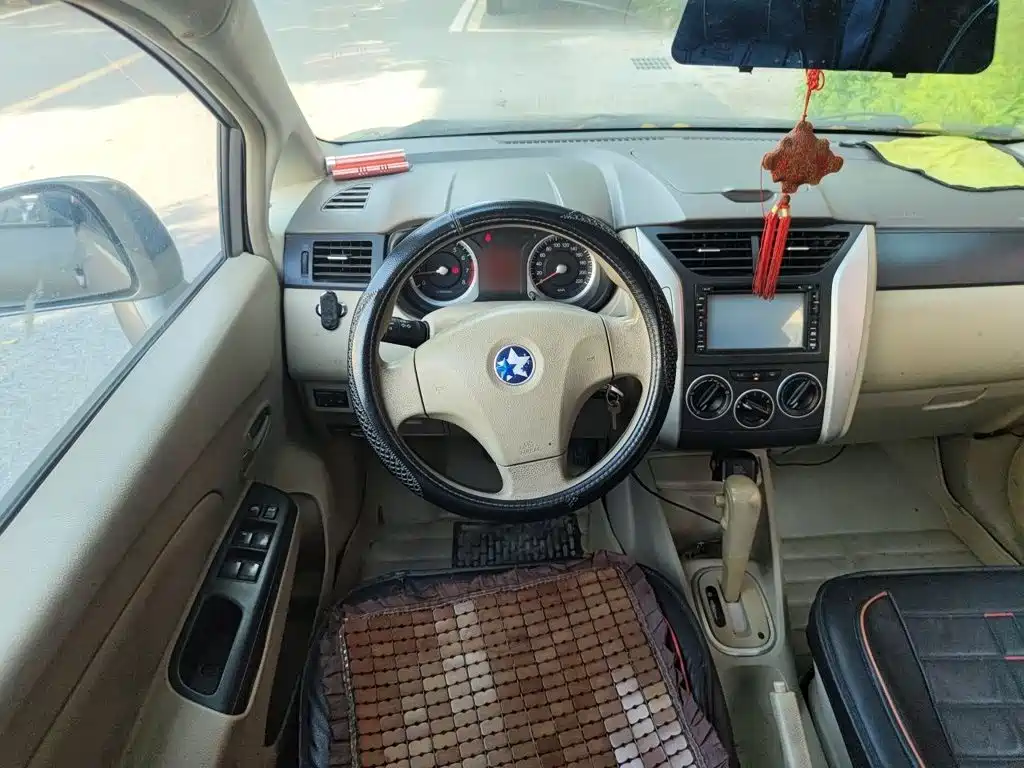 Venucia D50 启辰D50 2013款 1.6 L 自动时尚版