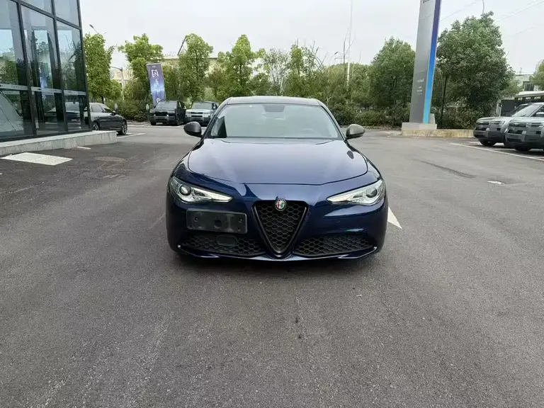 Alfa Romeo Giulia 2.0 T 280 HP Luxury