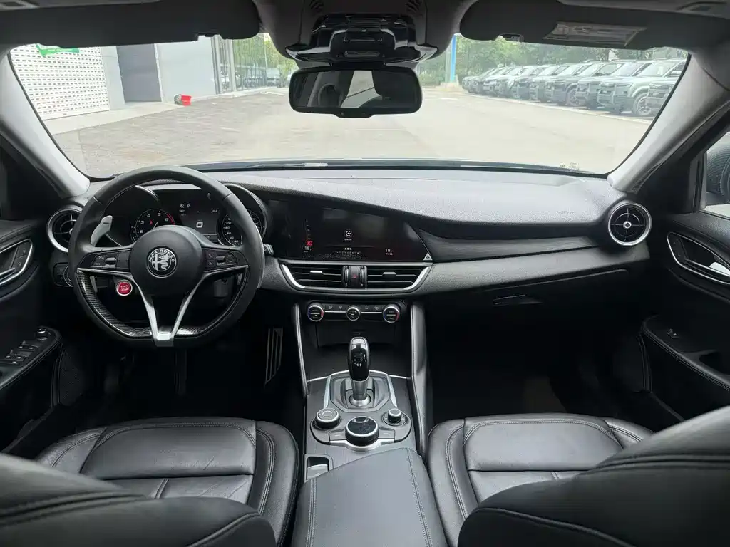 Giulia 2.0 T 280 HP Luxury