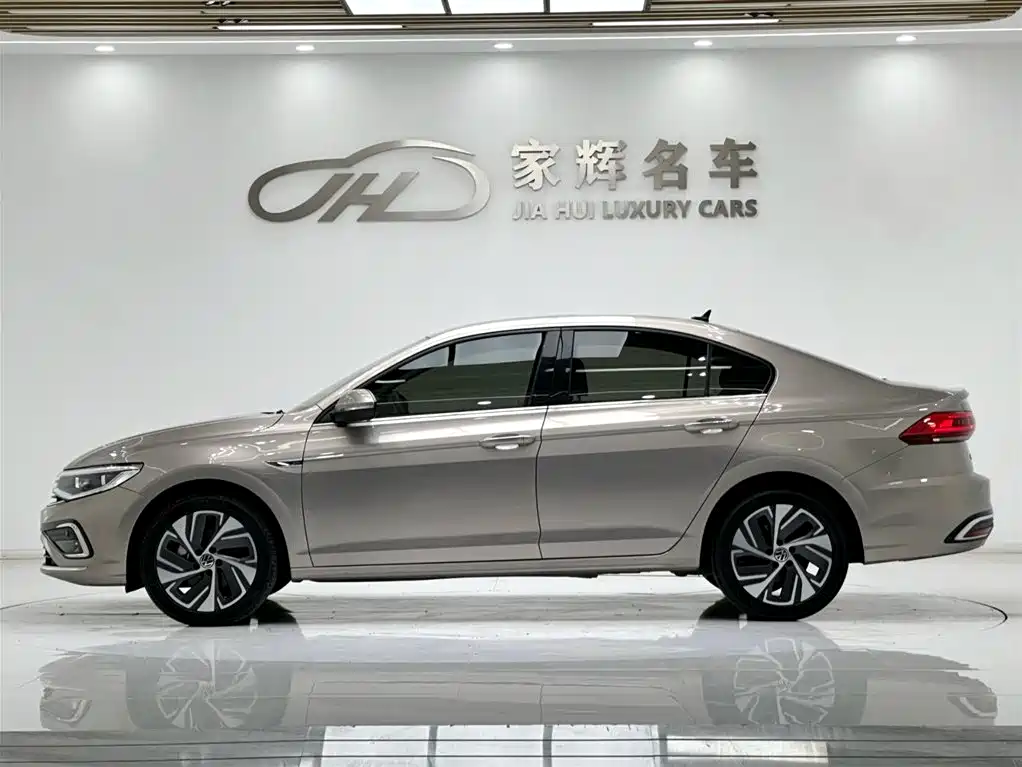 Bora 300 TSI DSG Supreme Travel