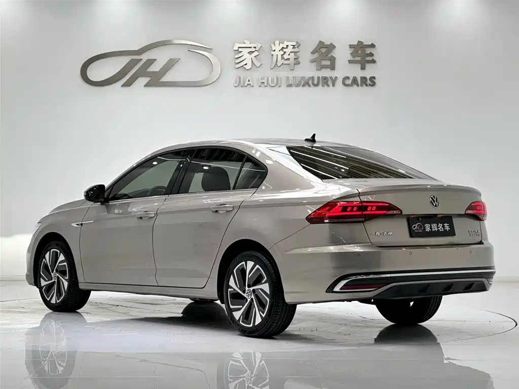 Bora 300 TSI DSG Supreme Travel