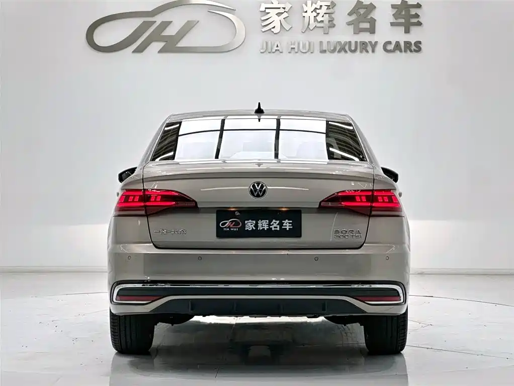 Bora 300 TSI DSG Supreme Travel
