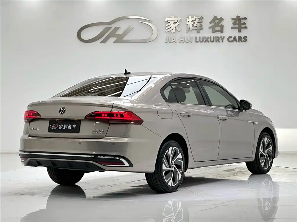 Bora 300 TSI DSG Supreme Travel
