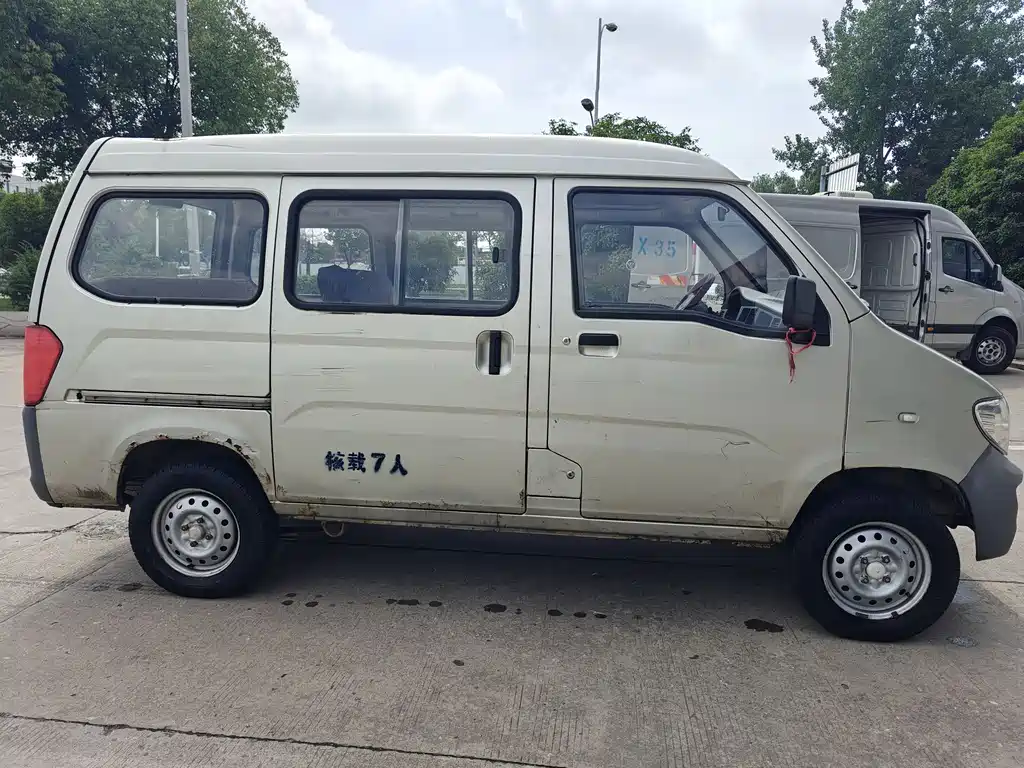 Wuling Zhiguang 1.0 L Utility