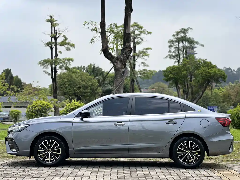 Roewe i5 1.5 L CVT Diamond