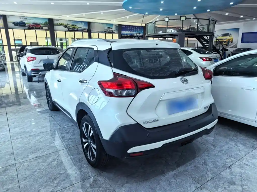 Kicks 1.5 L XV CVT Connected Luxury