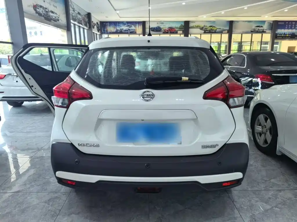 Kicks 1.5 L XV CVT Connected Luxury