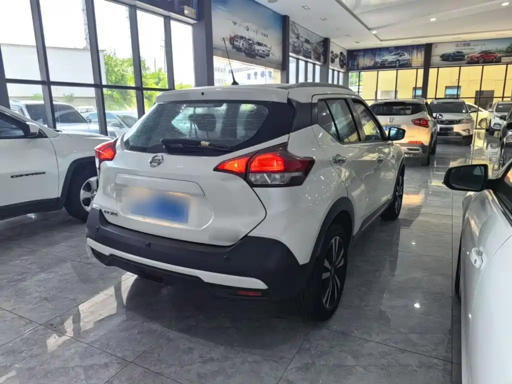 Kicks 1.5 L XV CVT Connected Luxury