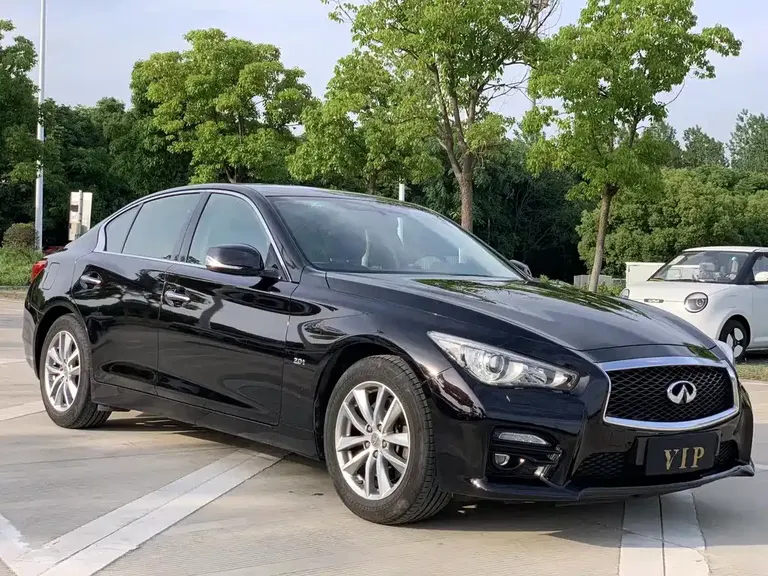 Infiniti Q50 2.0 T Luxury