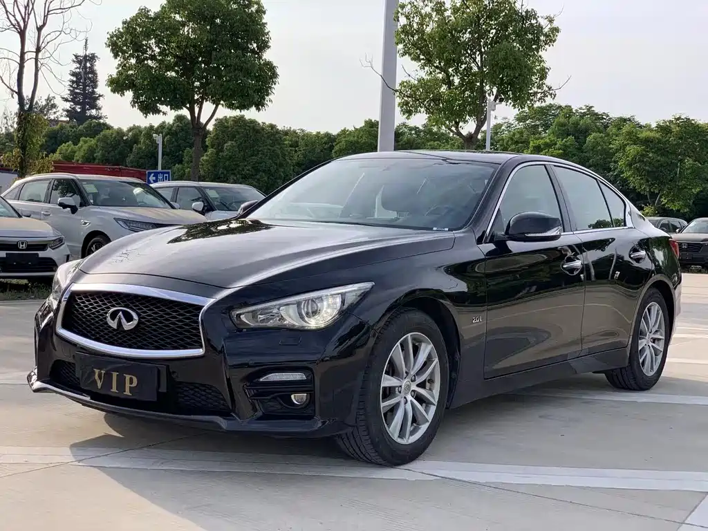 Infiniti Q50 2.0 T Luxury