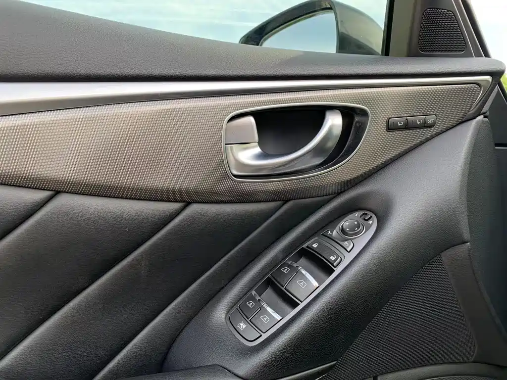 Infiniti Q50 2.0 T Luxury