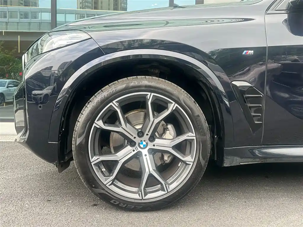 BMW X5 xDrive 30 Li Premium M Sport Night Package