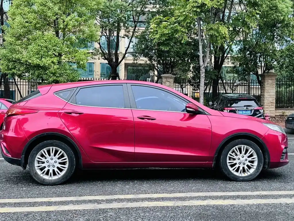 Eado XT 1.6 L Auto Handsome Cool CN-IV