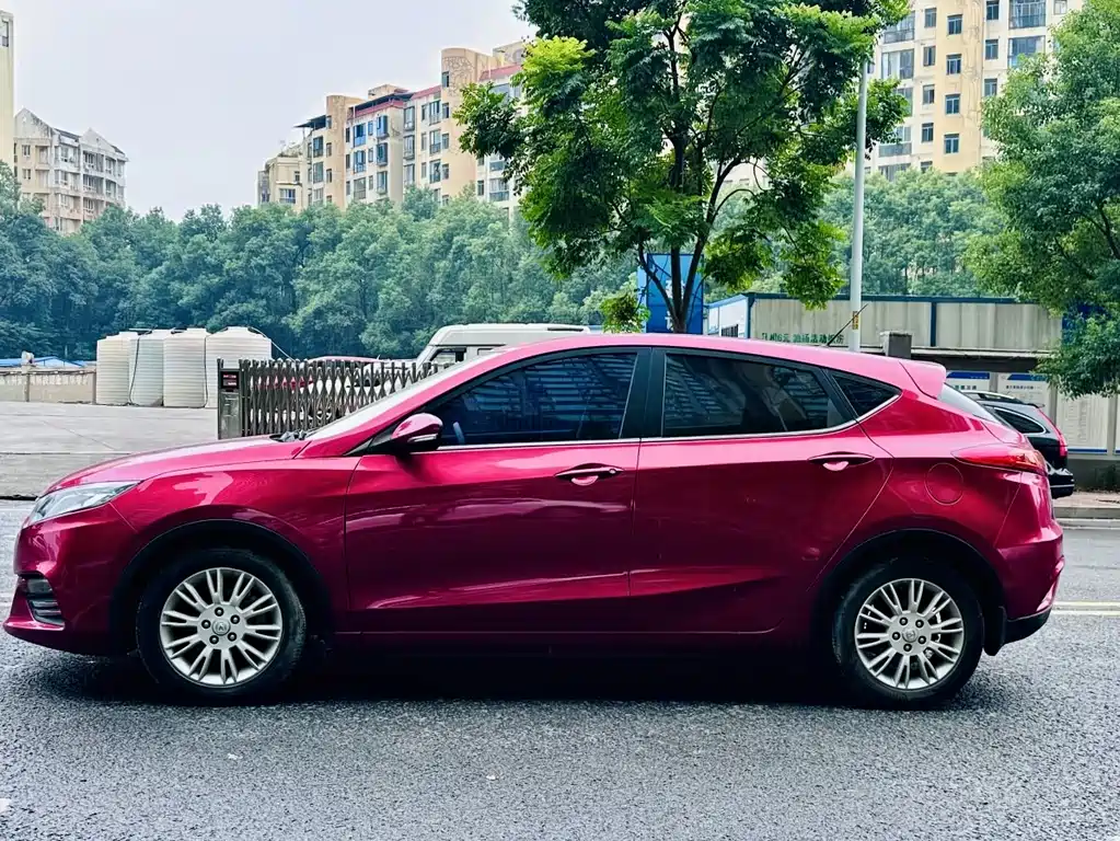 Eado XT 1.6 L Auto Handsome Cool CN-IV